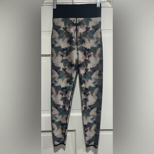 Ultracor women’s pink Camouflage Leggings -‎ size XS
